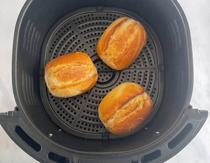 Airfryer-Part-Baked-Bread-Rolls_02